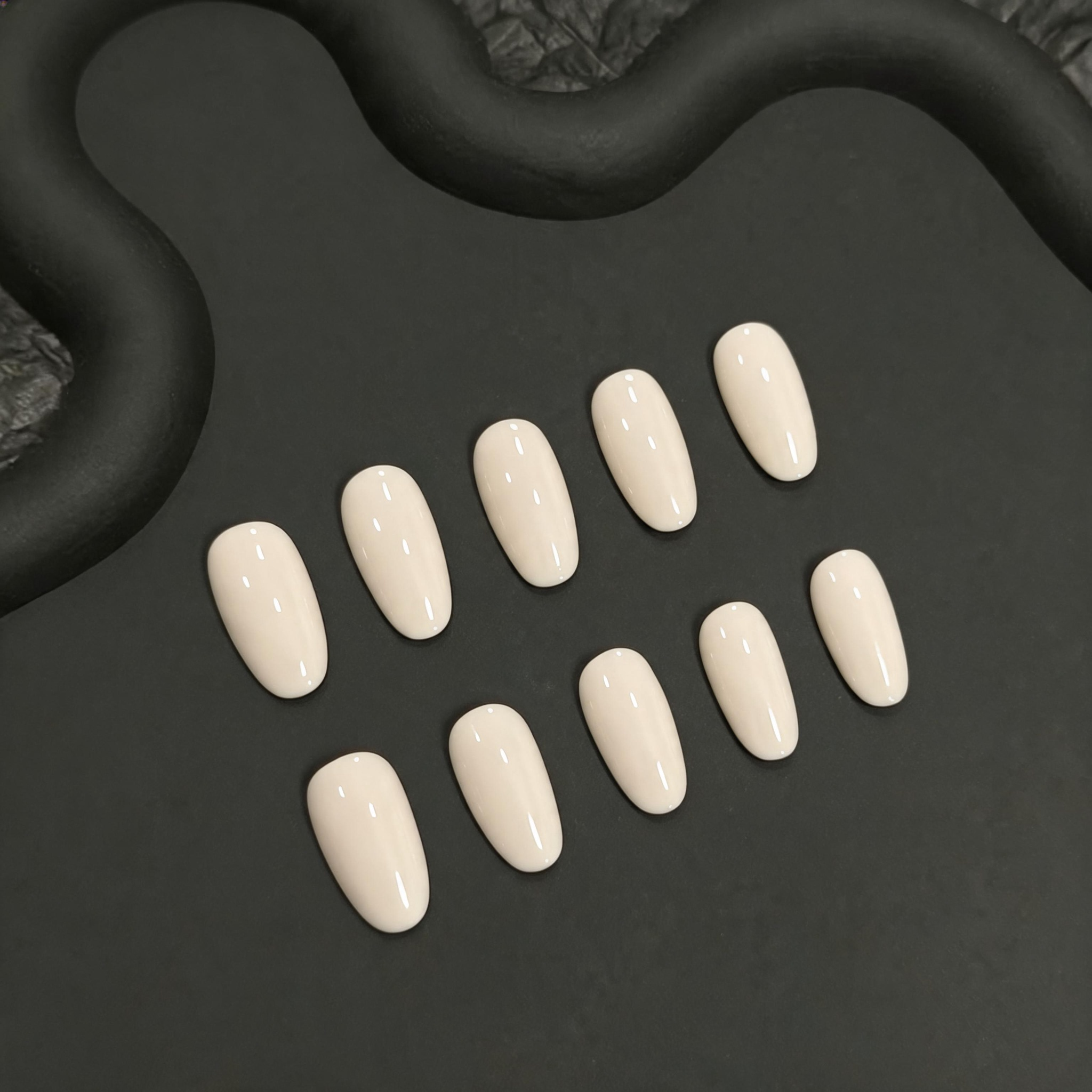 Ongles faux unis