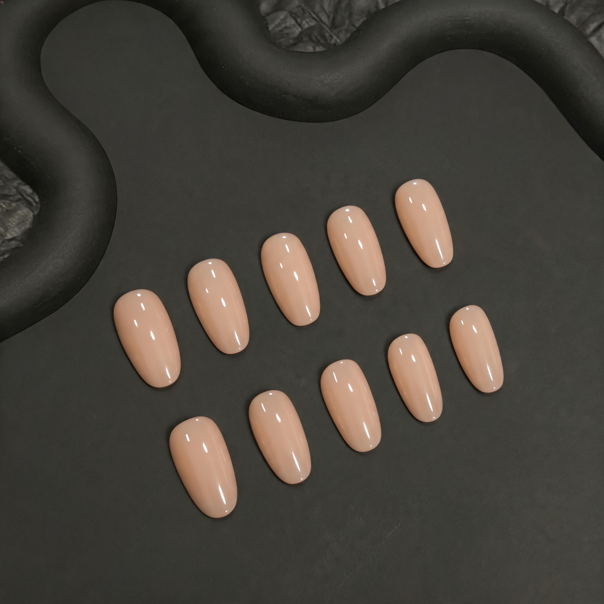 Ongles Press-On « Rose Nude Clair Uni Brillant Amande Longue »