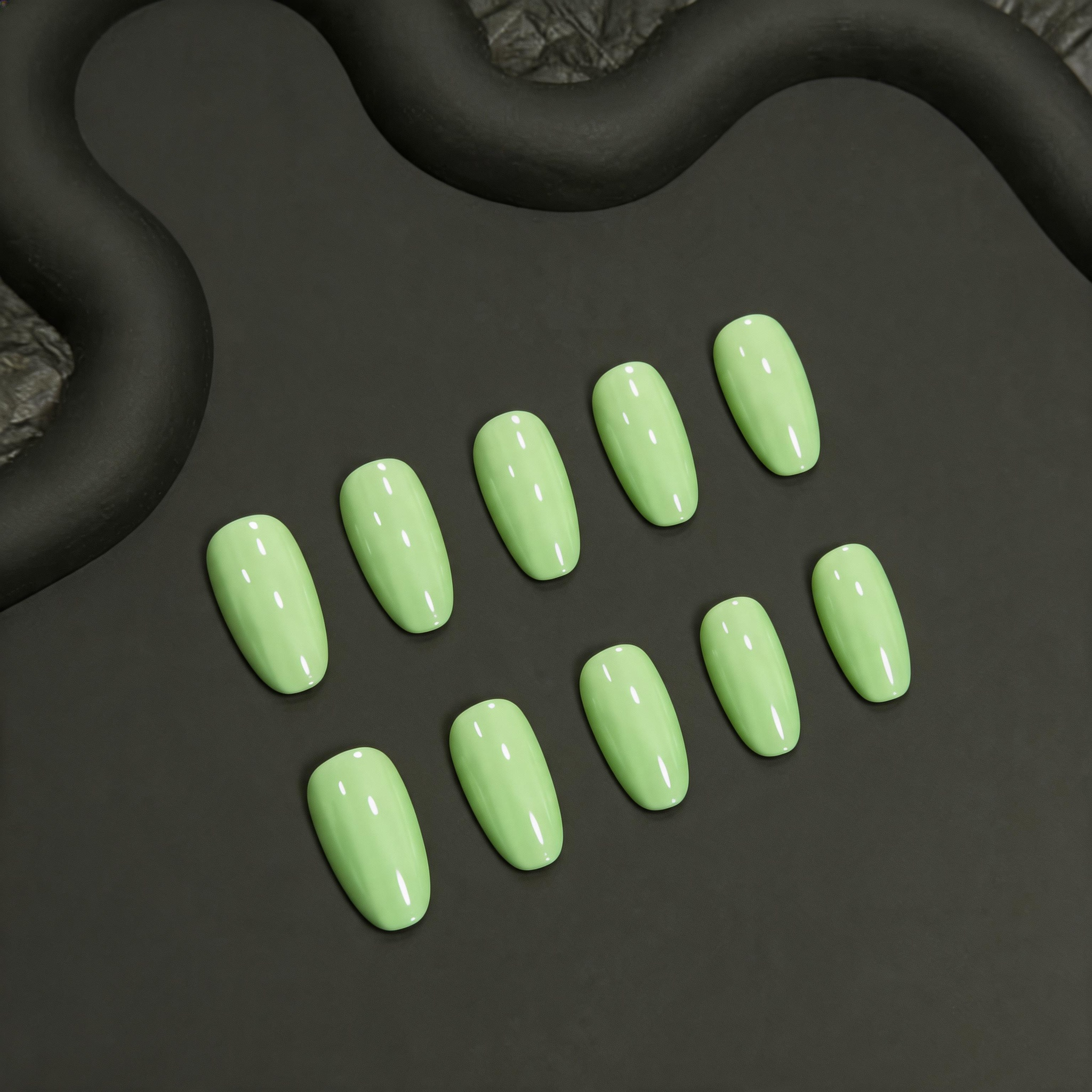 Ongles Press-On « Vert Avocat Uni Brillant Amande Longue Estival Frais »