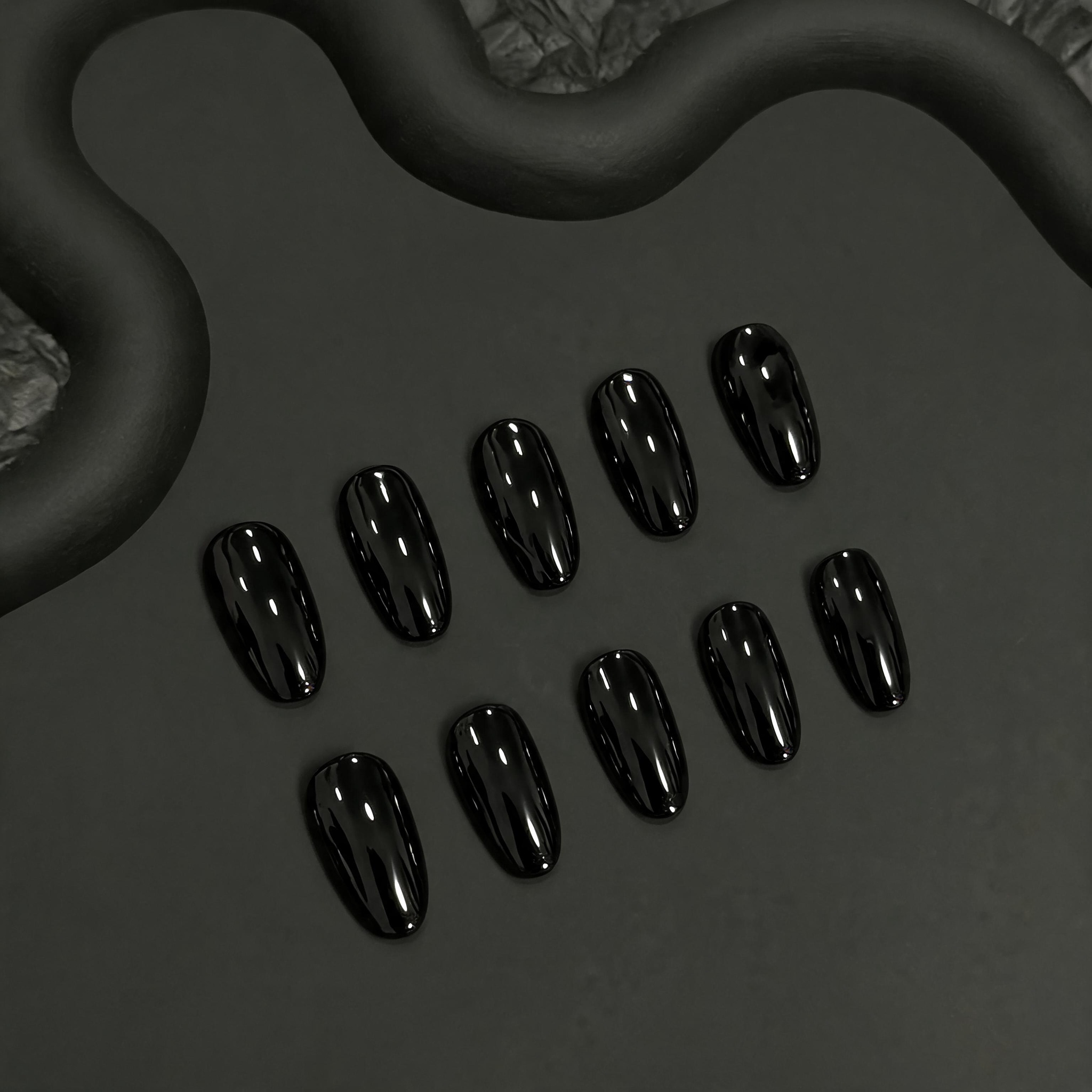 Ongles Press-On « Noir Pur Uni Brillant Amande Longue Goth Cool »