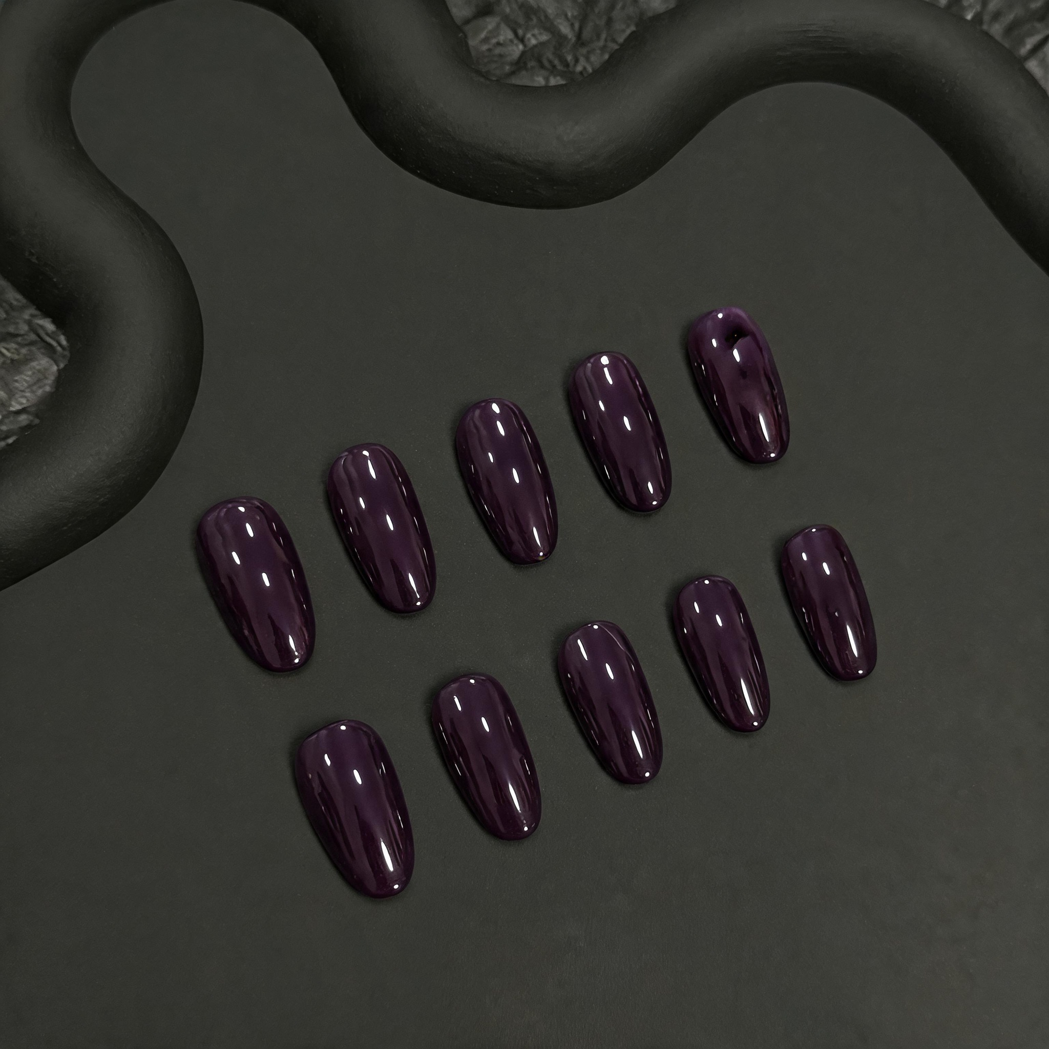 Violet Raisin Profond Uni Brillant Amande Longue Automne