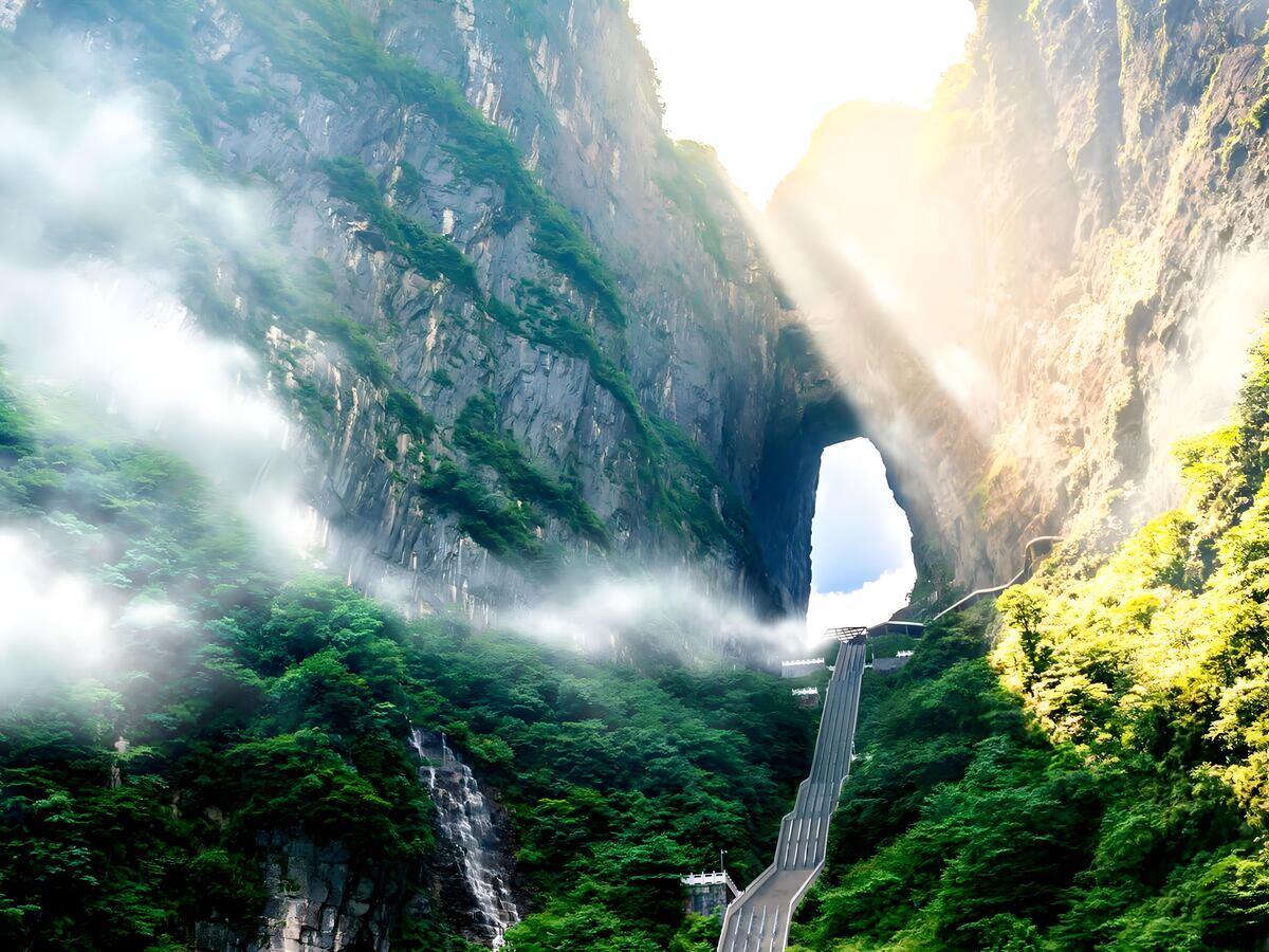 3-Day Zhangjiajie-Wulingyuan-Tianmen Mountain Mysterious Avatar Wonderland Tour