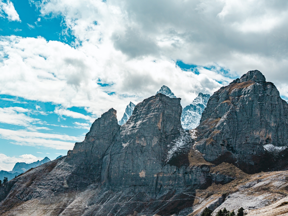 9-Day Kunming Shilin-Lijiang Ancient City-Yulong Snow Mountain-Shuhe Ancient Town-Tiger Leaping Gorge-Songzanlin Monastery-Balagezong-Mosuo Ethnic Area-Lijiang Tour