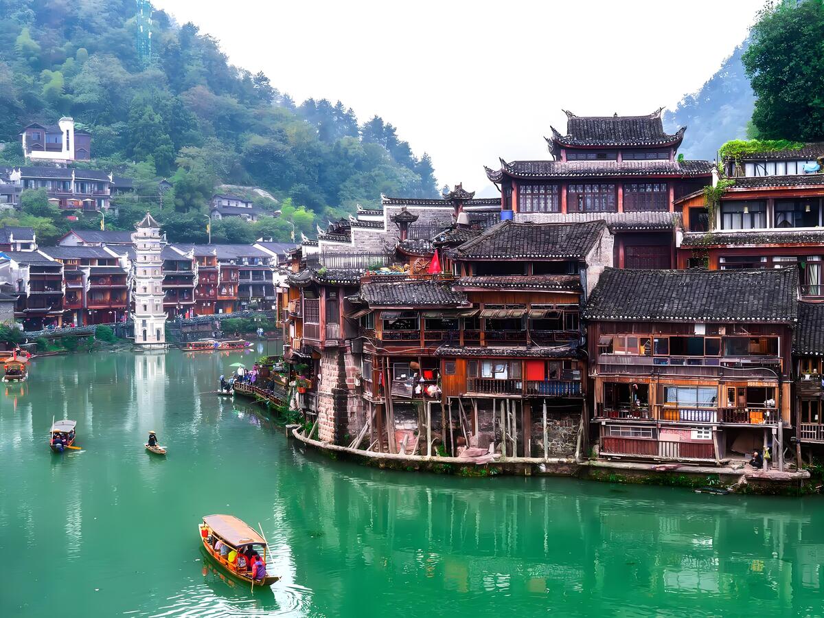 4-Day Zhangjiajie-Wulingyuan-Seventy-two Marvelous Tower-Fenghuang Ancient Town-Tianmen Mountain Tour