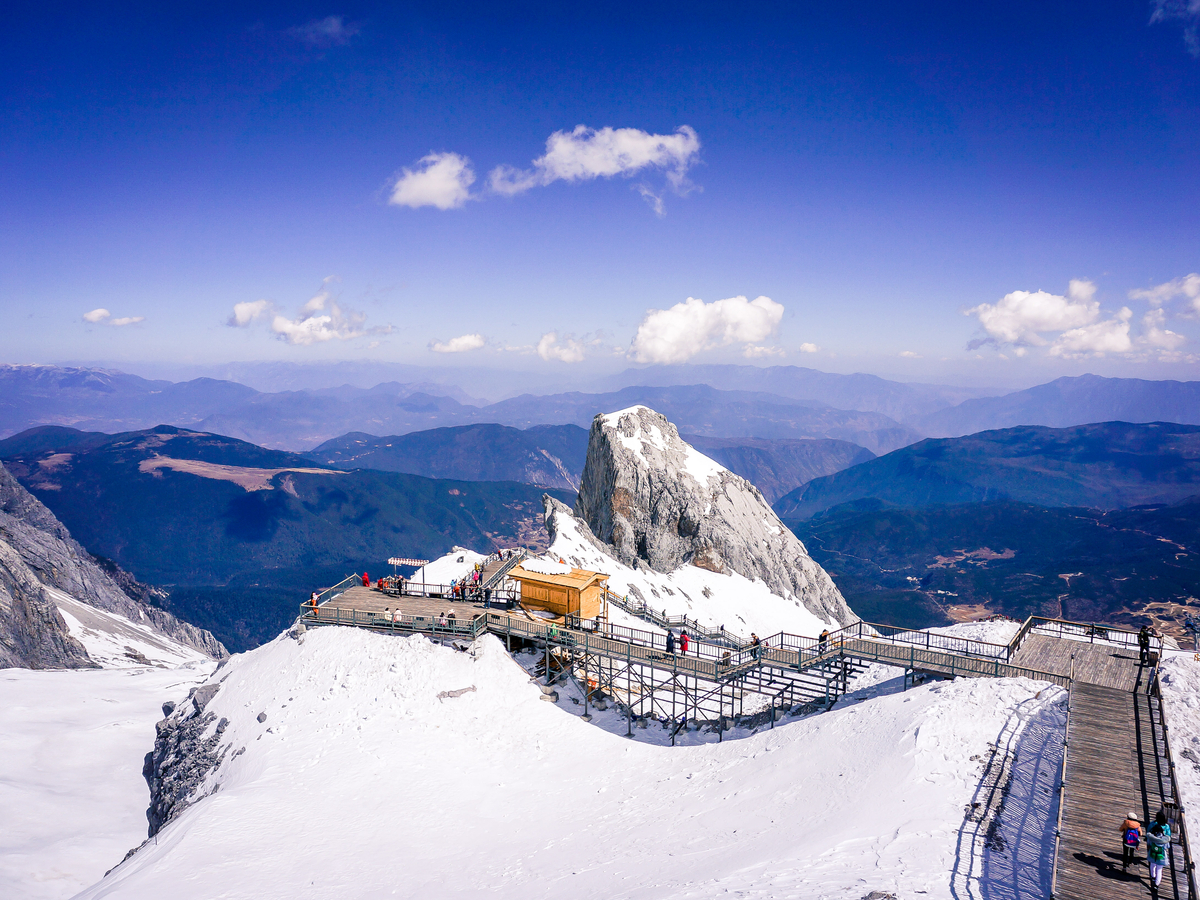 7-Day Kunming Stone Forest-Dali Ancient City-Yulong Snow Mountain-Shuhe Ancient Town-Tiger Leaping Gorge-Pudacuo National Park-Songzanlin Monastery-Dukezong Ancient City-Balagezong (Lijiang) Tour