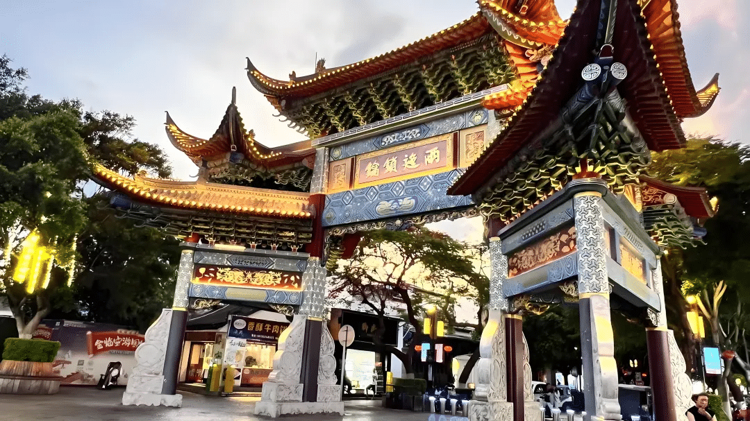 7-Day Kunming Stone Forest-Dali Ancient City-Yulong Snow Mountain-Shuhe Ancient Town-Tiger Leaping Gorge-Pudacuo National Park-Songzanlin Monastery-Dukezong Ancient City-Balagezong (Lijiang) Tour