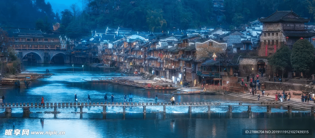 5-Day Changsha-Tianmen Mountain-Zhangjiajie-Grand Canyon Glass Bridge-Fenghuang Ancient Town Tour