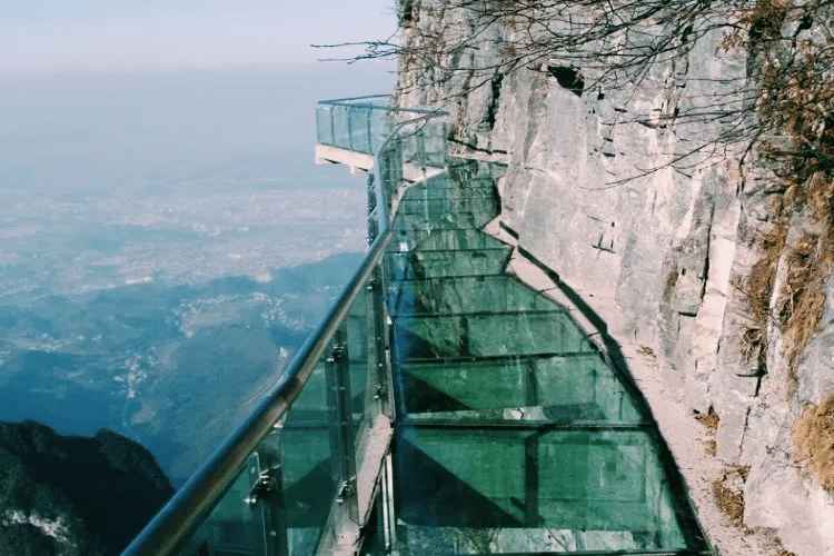 5-Day Changsha-Tianmen Mountain-Zhangjiajie-Grand Canyon Glass Bridge-Fenghuang Ancient Town Tour