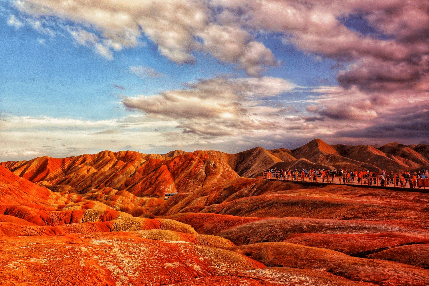 2-Day Dunhuang-Mingsha Mountain & Crescent Lake-Mogao Grottoes Tour