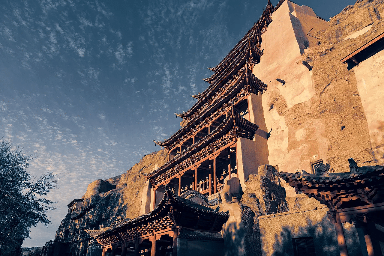 2-Day Dunhuang-Mingsha Mountain & Crescent Lake-Mogao Grottoes Tour