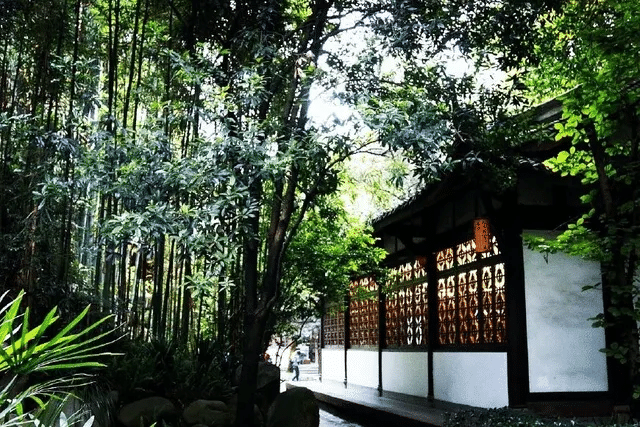 3-Day  Chengdu Tour: listen to the echoes of thousands of years at Sanxingdui Ruins.