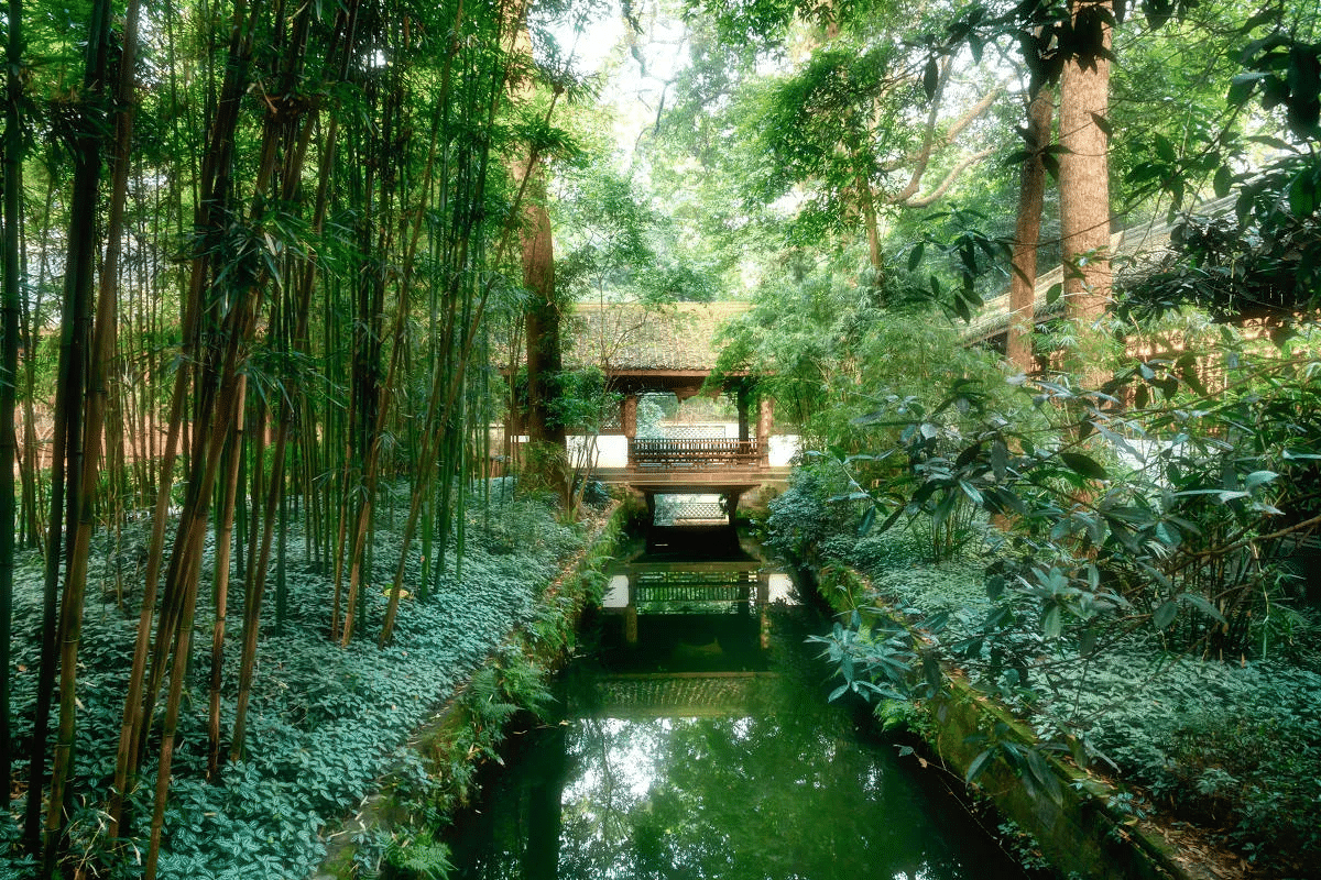 3-Day  Chengdu Tour: listen to the echoes of thousands of years at Sanxingdui Ruins.