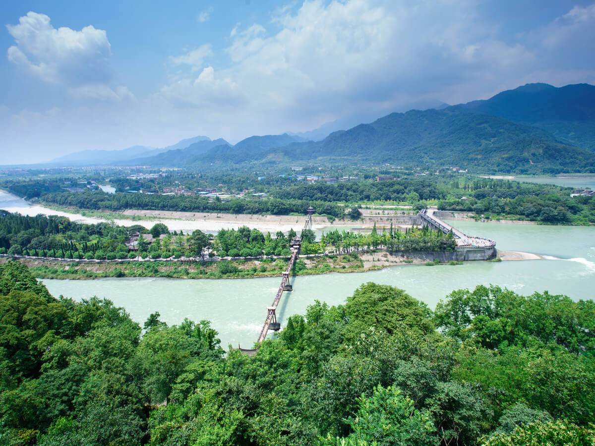 6-Day Chengdu City-Dujiangyan Irrigation System-Dujiangyan Panda Base-Leshan Giant Buddha-Mount Emei Tour