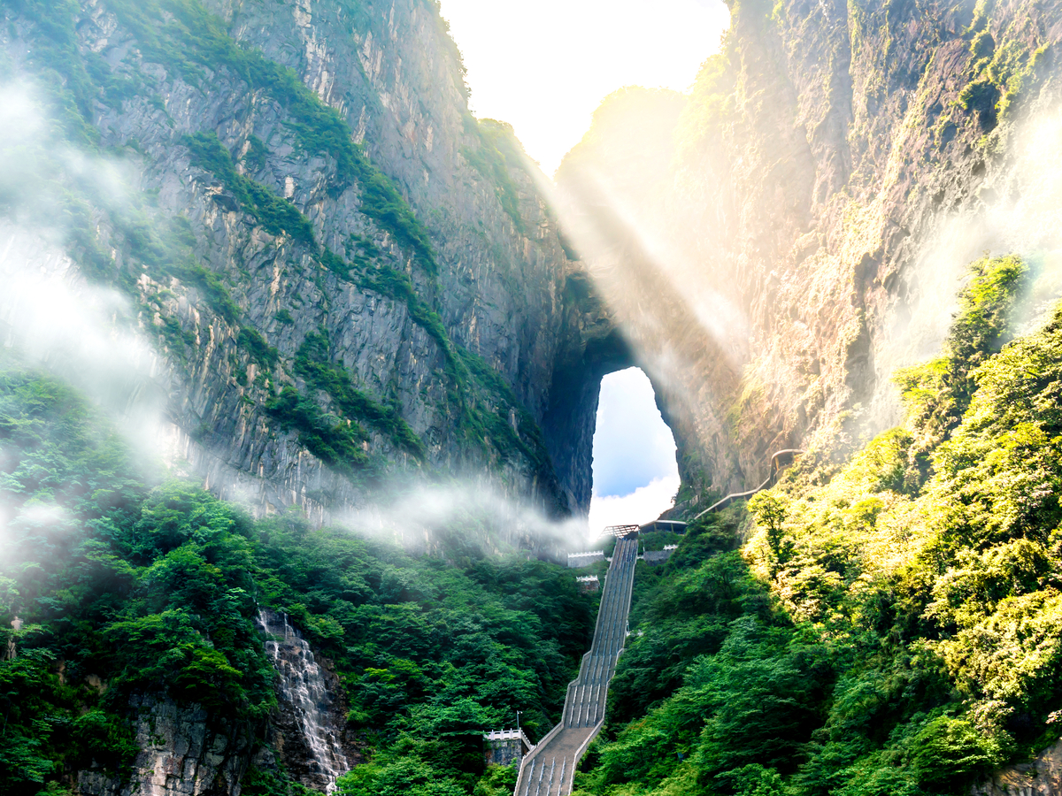 10-Day Guangzhou-Zhangjiajie-Chongqing Three Gorges-Suzhou-Shanghai Tour
