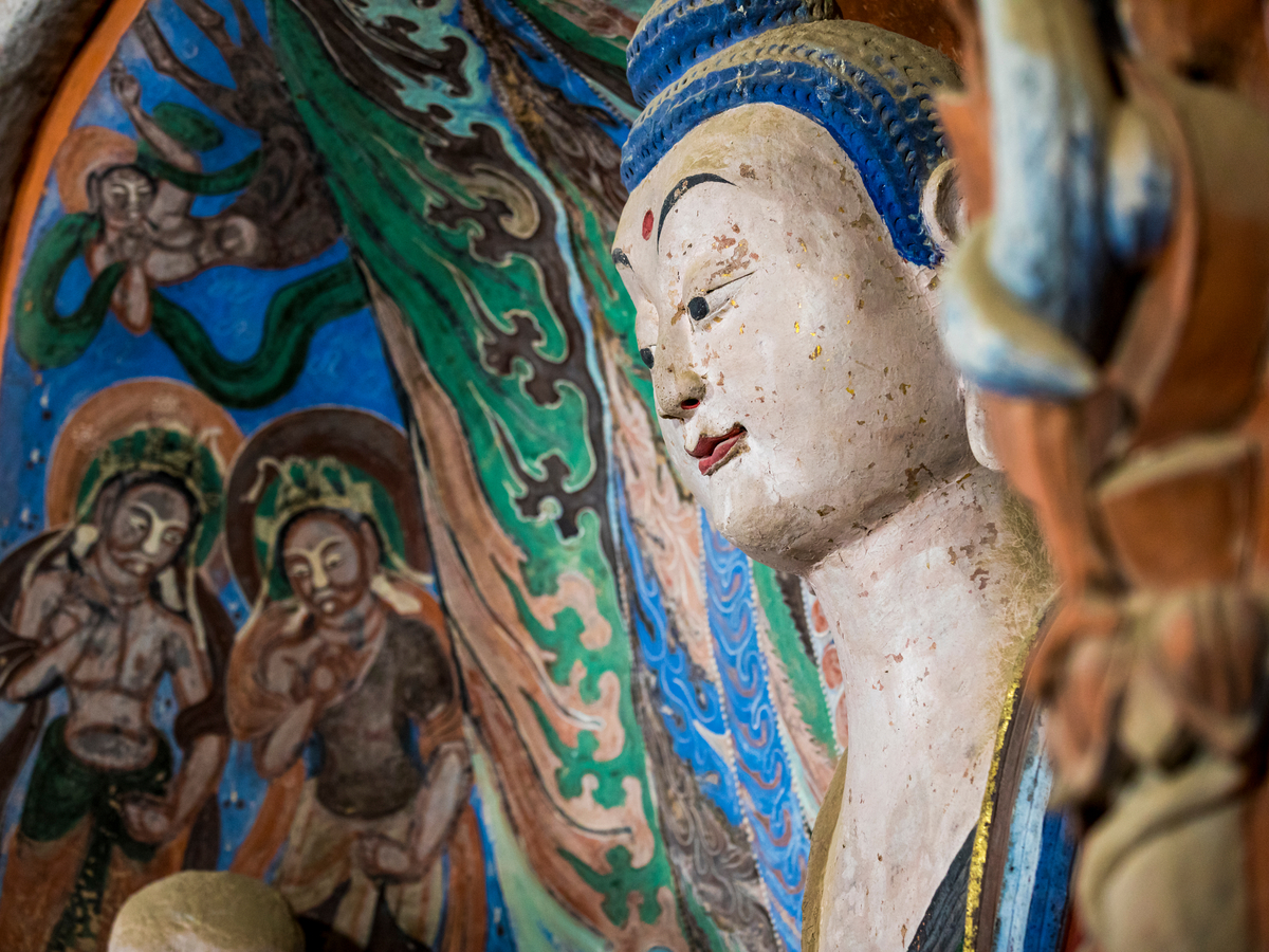 2-Day Dunhuang-Mingsha Mountain & Crescent Lake-Mogao Grottoes Tour