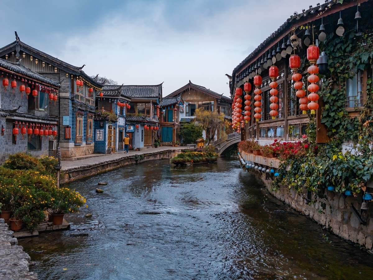 9-Day Kunming Shilin-Lijiang Ancient City-Yulong Snow Mountain-Shuhe Ancient Town-Tiger Leaping Gorge-Songzanlin Monastery-Balagezong-Mosuo Ethnic Area-Lijiang Tour