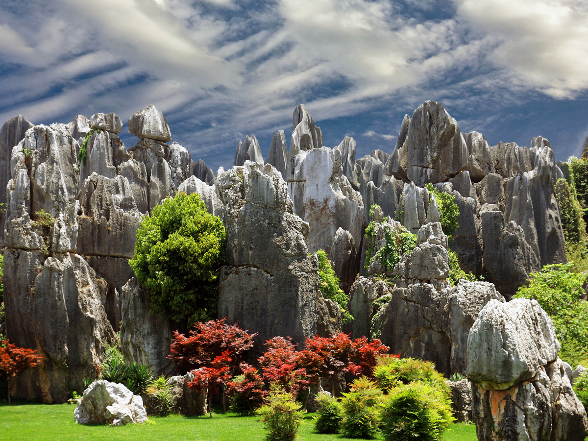 9-Day Kunming Shilin-Lijiang Ancient City-Yulong Snow Mountain-Shuhe Ancient Town-Tiger Leaping Gorge-Songzanlin Monastery-Balagezong-Mosuo Ethnic Area-Lijiang Tour
