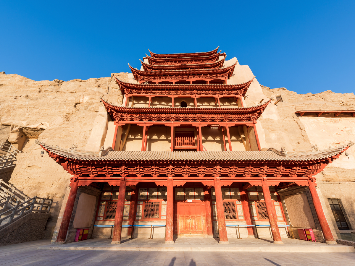 2-Day Dunhuang-Mingsha Mountain & Crescent Lake-Mogao Grottoes Tour