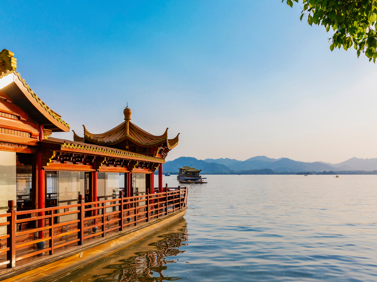 6-Day Shanghai-Zhouzhuang Water Town-Suzhou-Hangzhou Tour