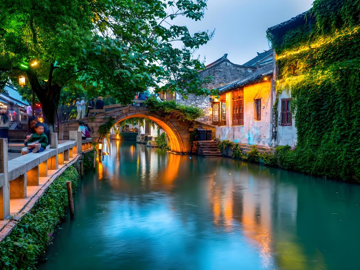 6-Day Shanghai-Zhouzhuang Water Town-Suzhou-Hangzhou Tour