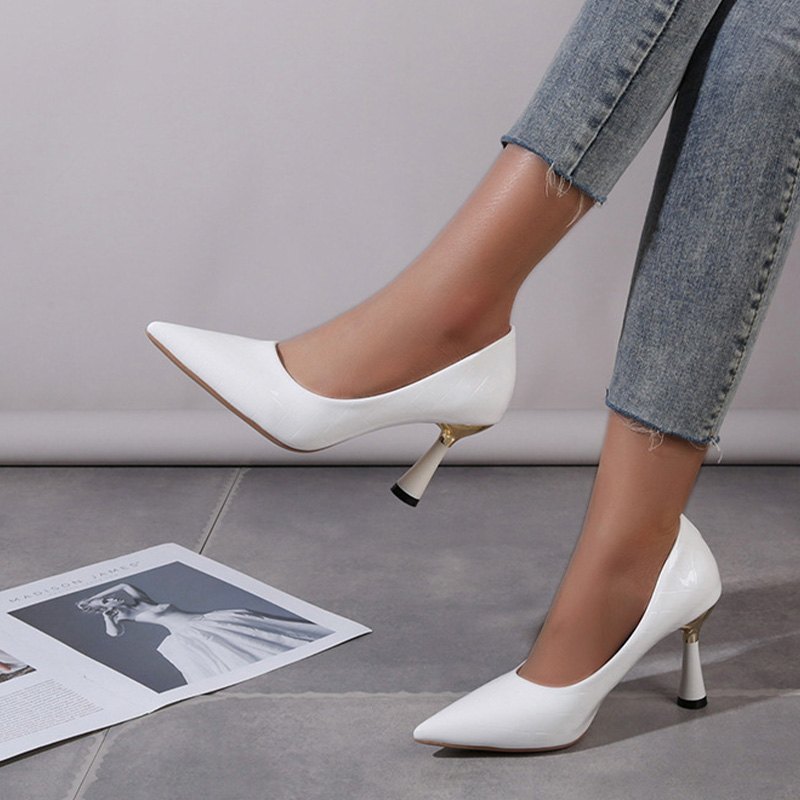 Shoeswoon Glossy Embossed Pointed Toe Tulip Heels