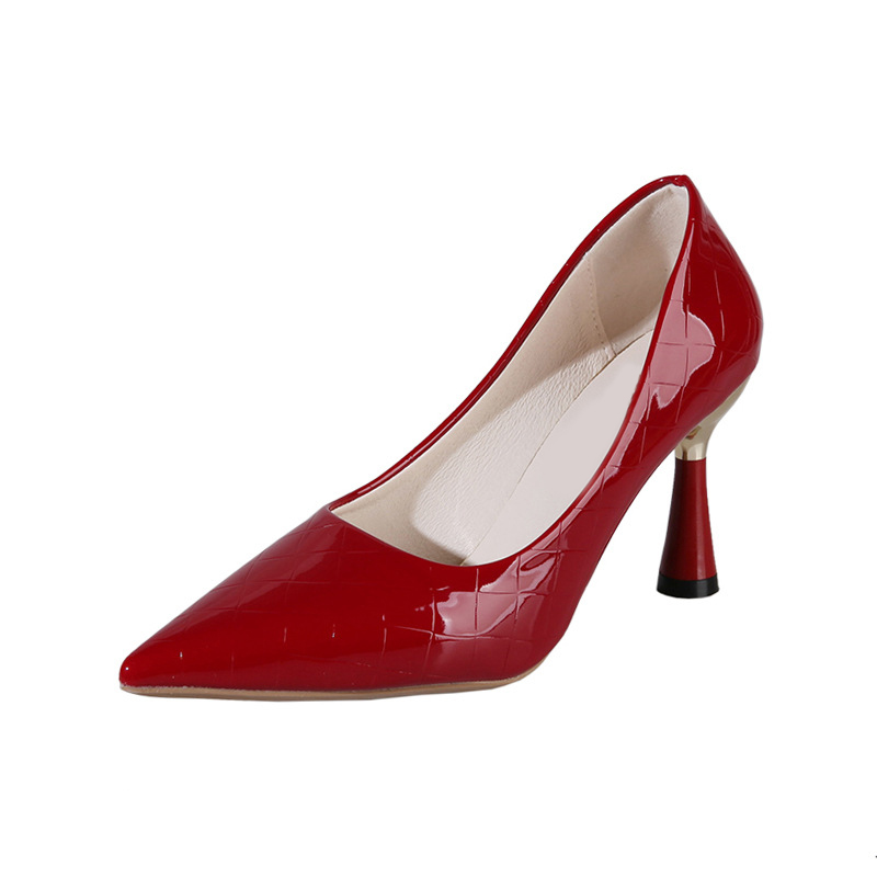 Shoeswoon Glossy Embossed Pointed Toe Tulip Heels