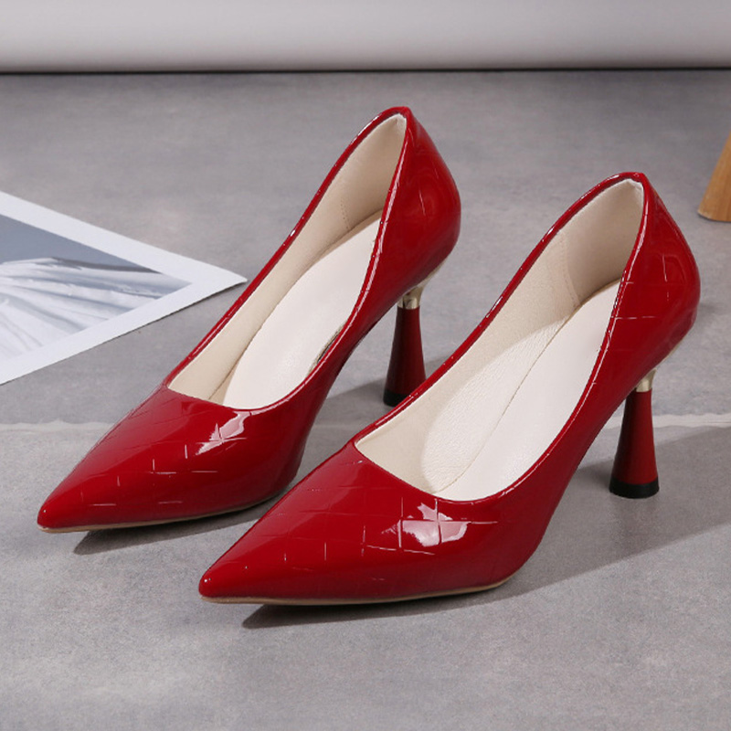 Shoeswoon Glossy Embossed Pointed Toe Tulip Heels