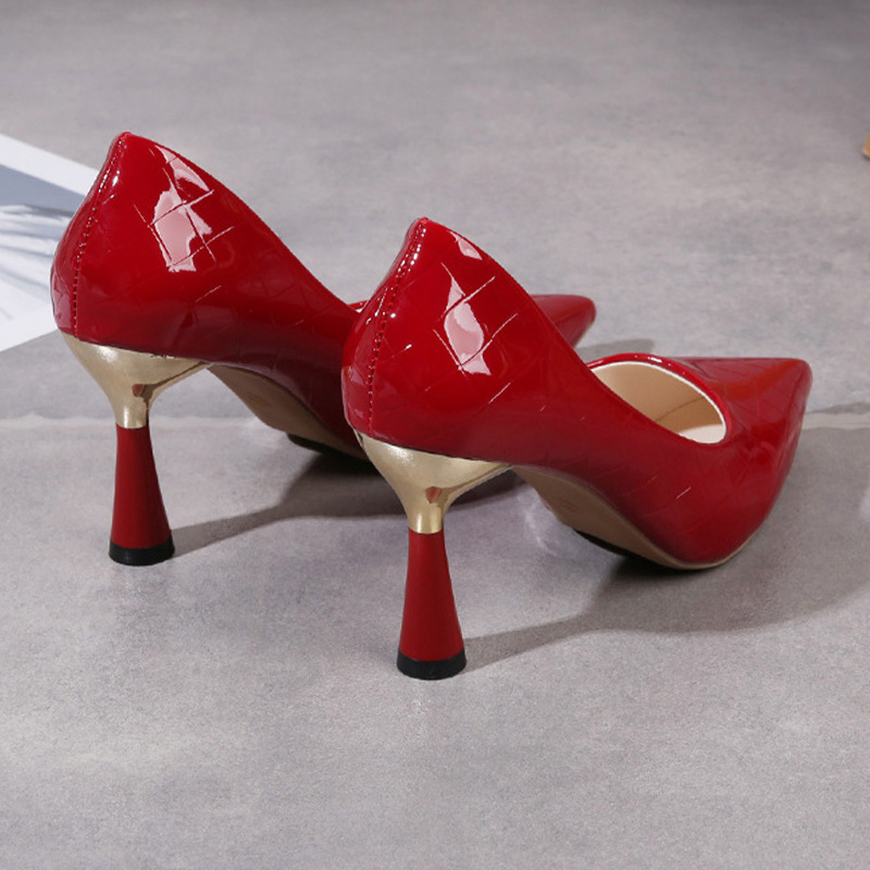 Shoeswoon Glossy Embossed Pointed Toe Tulip Heels