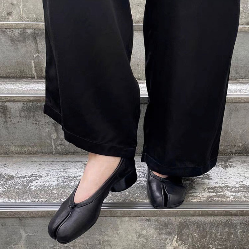 Shoeswoon Split Tabi Toe Chunky Low Chunky Heel Slip On Pumps