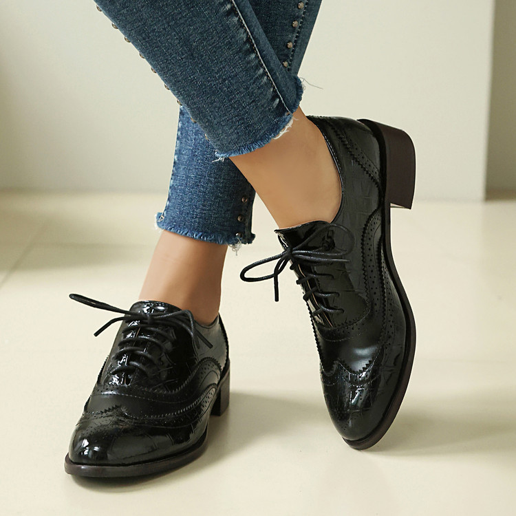 Shoeswoon Retro Contrast Color Brogue Detail Block Heel Lace‑Up Women's Formal Oxfords