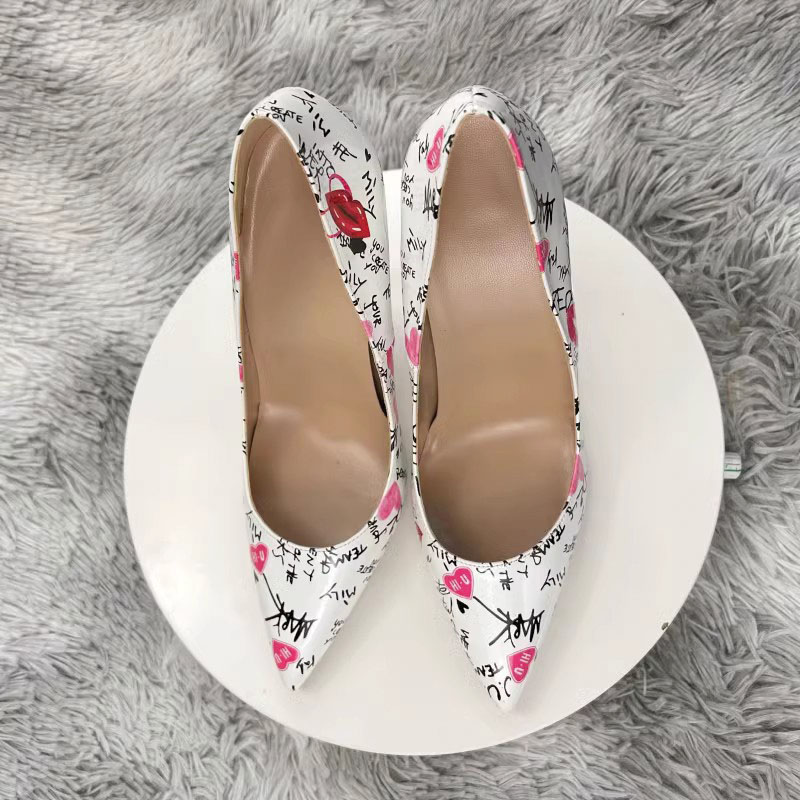 Shoeswoon Playful Graffiti Kiss‑Lip Pattern Pointed Toe Stiletto Pumps