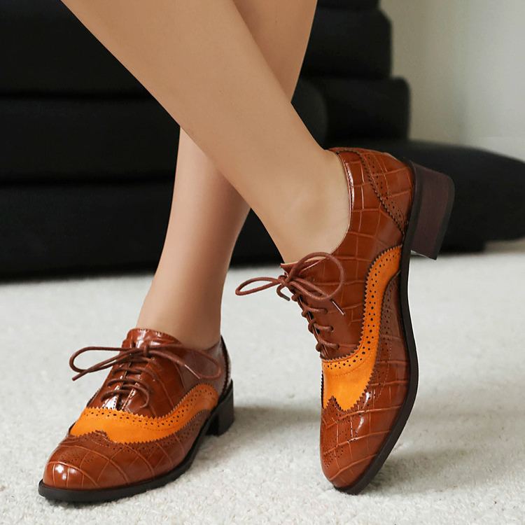 Shoeswoon Retro Contrast Color Brogue Detail Block Heel Lace‑Up Women's Formal Oxfords