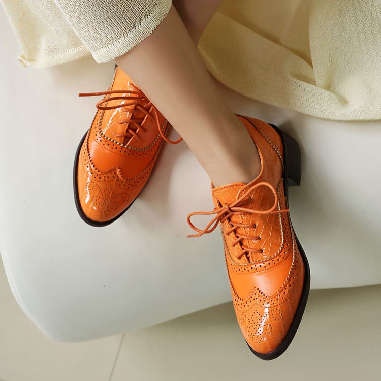 Shoeswoon Retro Contrast Color Brogue Detail Block Heel Lace‑Up Women's Formal Oxfords