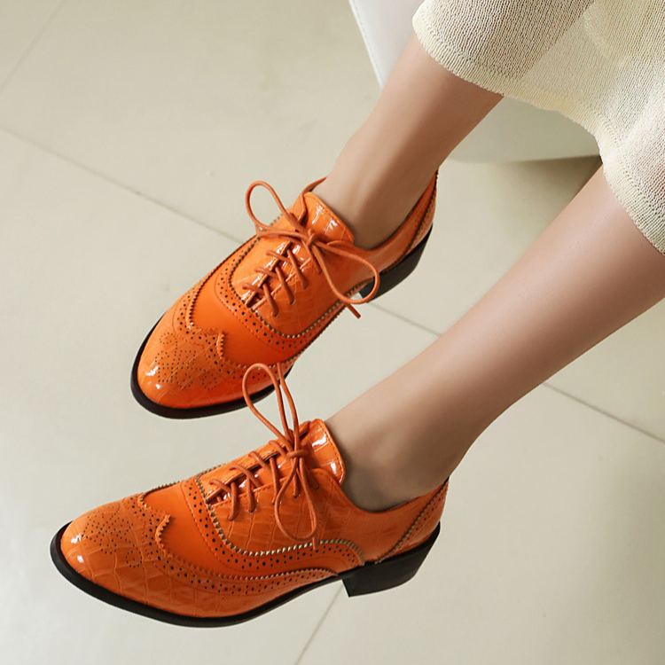 Shoeswoon Retro Contrast Color Brogue Detail Block Heel Lace‑Up Women's Formal Oxfords