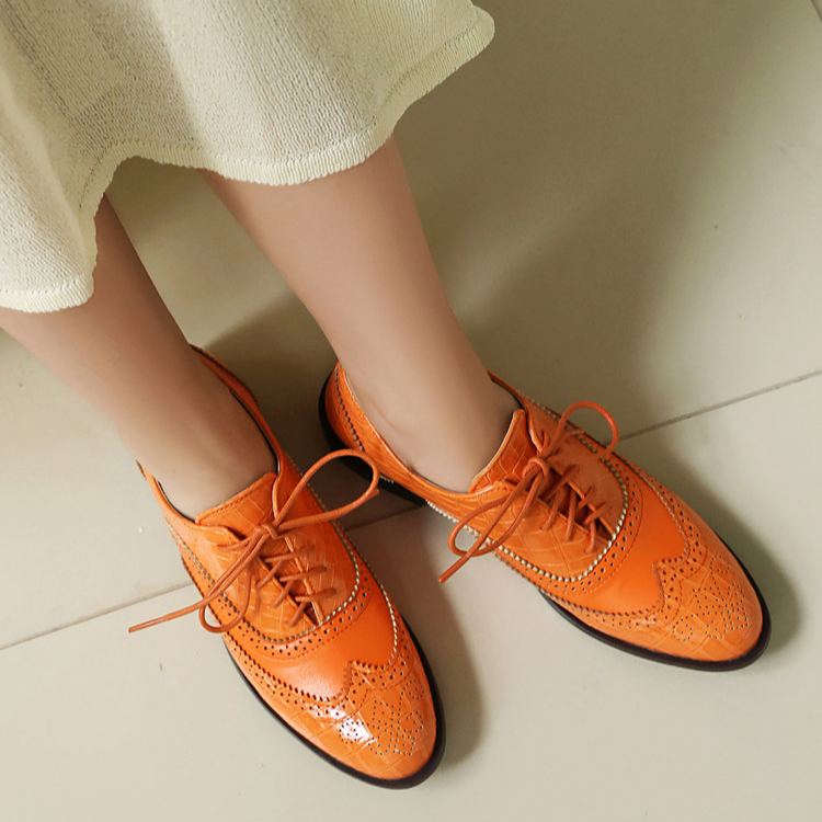 Shoeswoon Retro Contrast Color Brogue Detail Block Heel Lace‑Up Women's Formal Oxfords