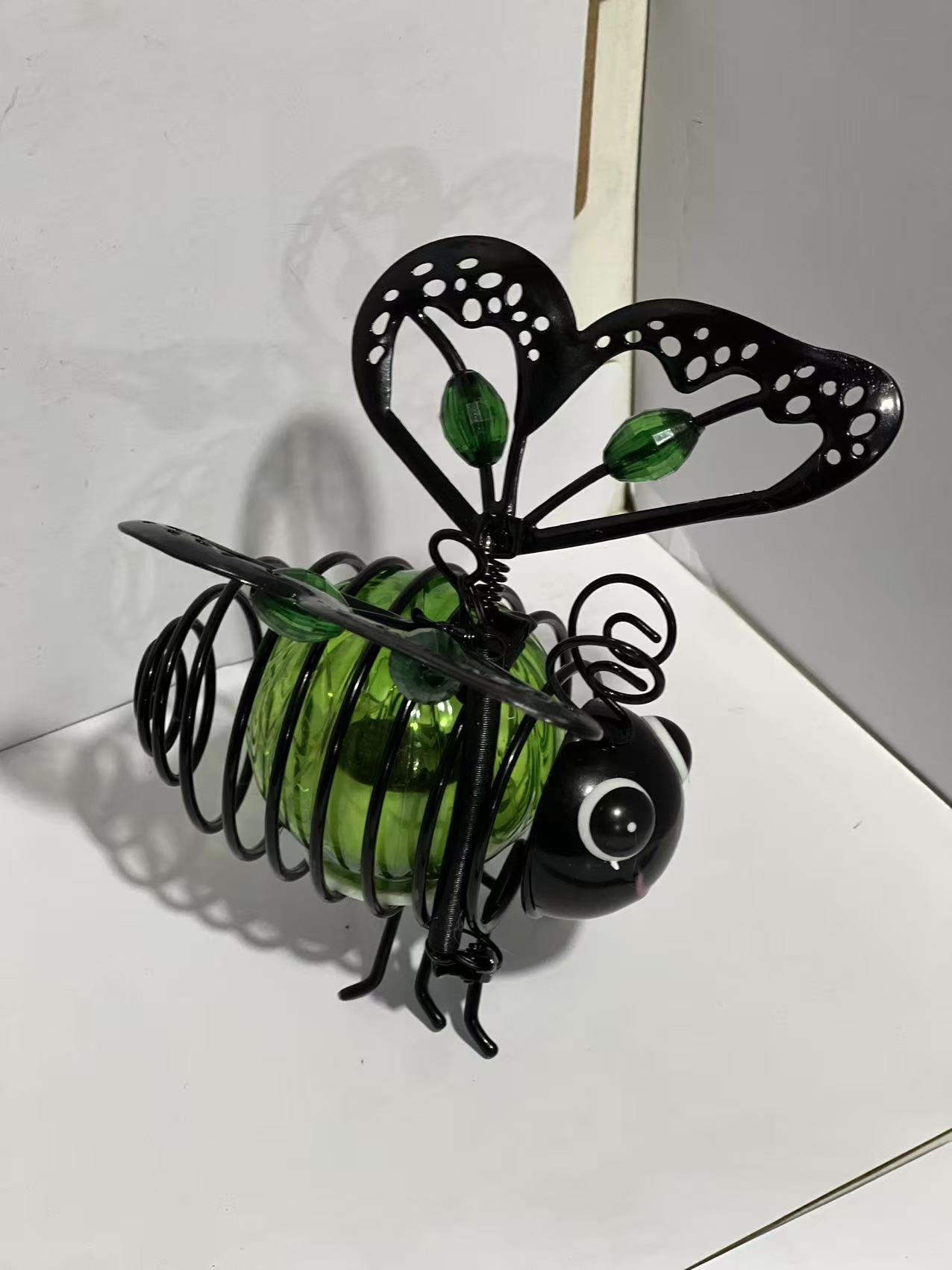 🌙🍃🪴 LIMITED-TIME 50% OFF! Hanging Solar Bee Light – Warm Amber Glow, Flicker-Free, Perfect for Garden Parties, Camping, or Kids’ Rooms – Spread Joy Day and Night 🌞🌜