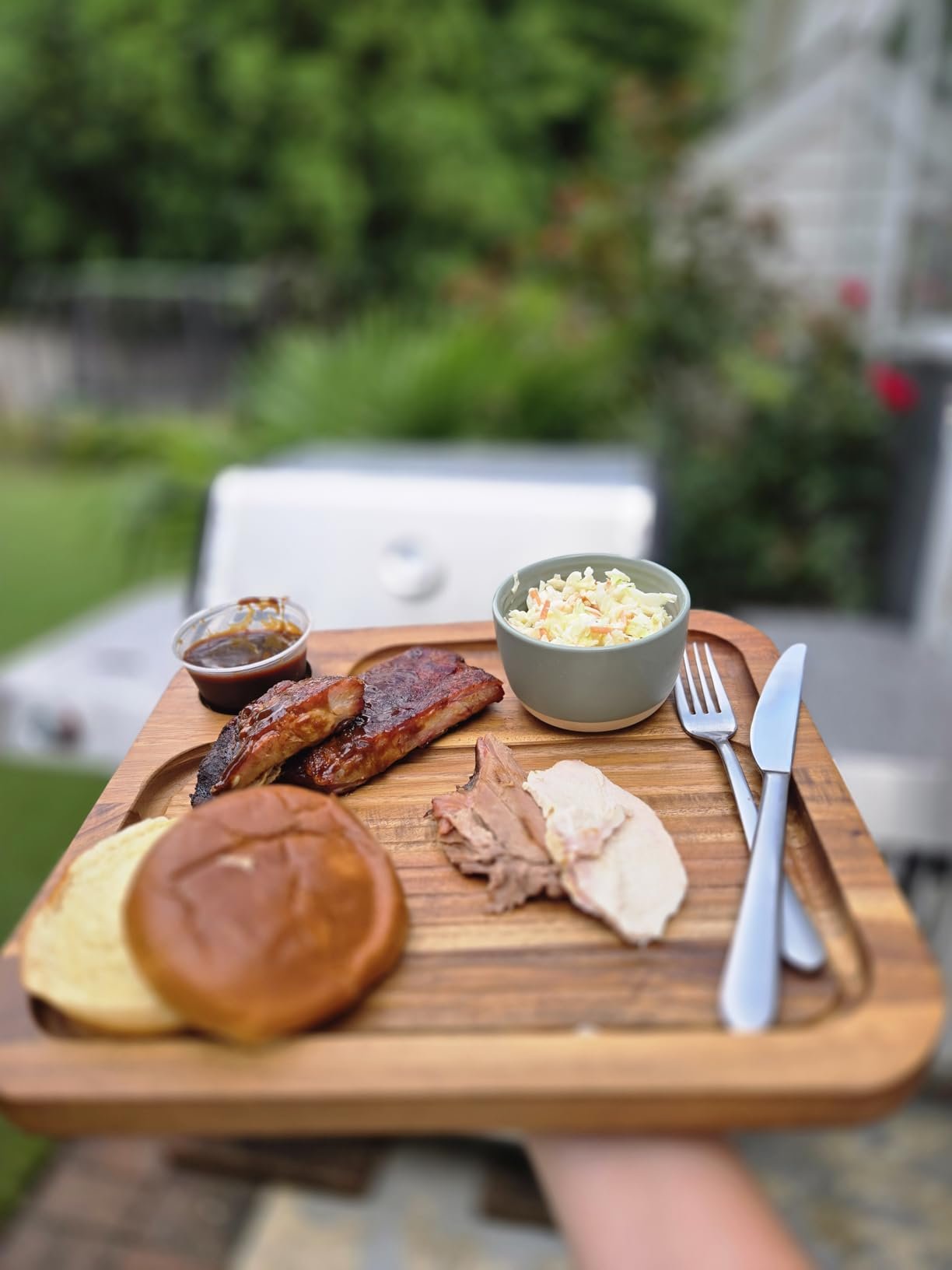 Stylish and practical &mdash; perfect for BBQ and serving!