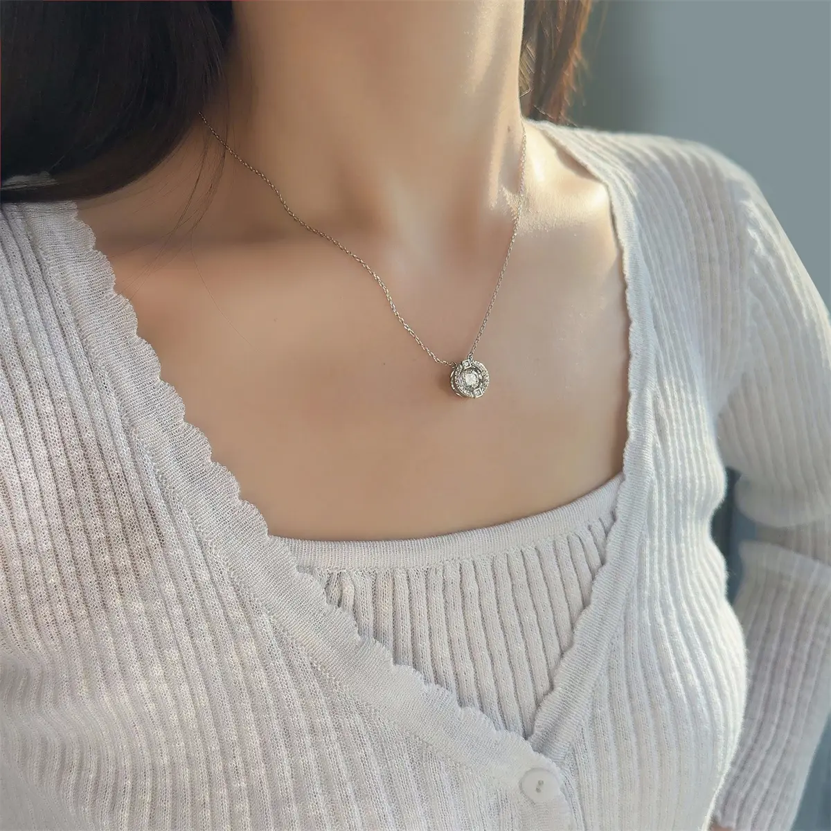 💎✨ A Gift That Sparkles Forever – Halo Moissanite Necklace