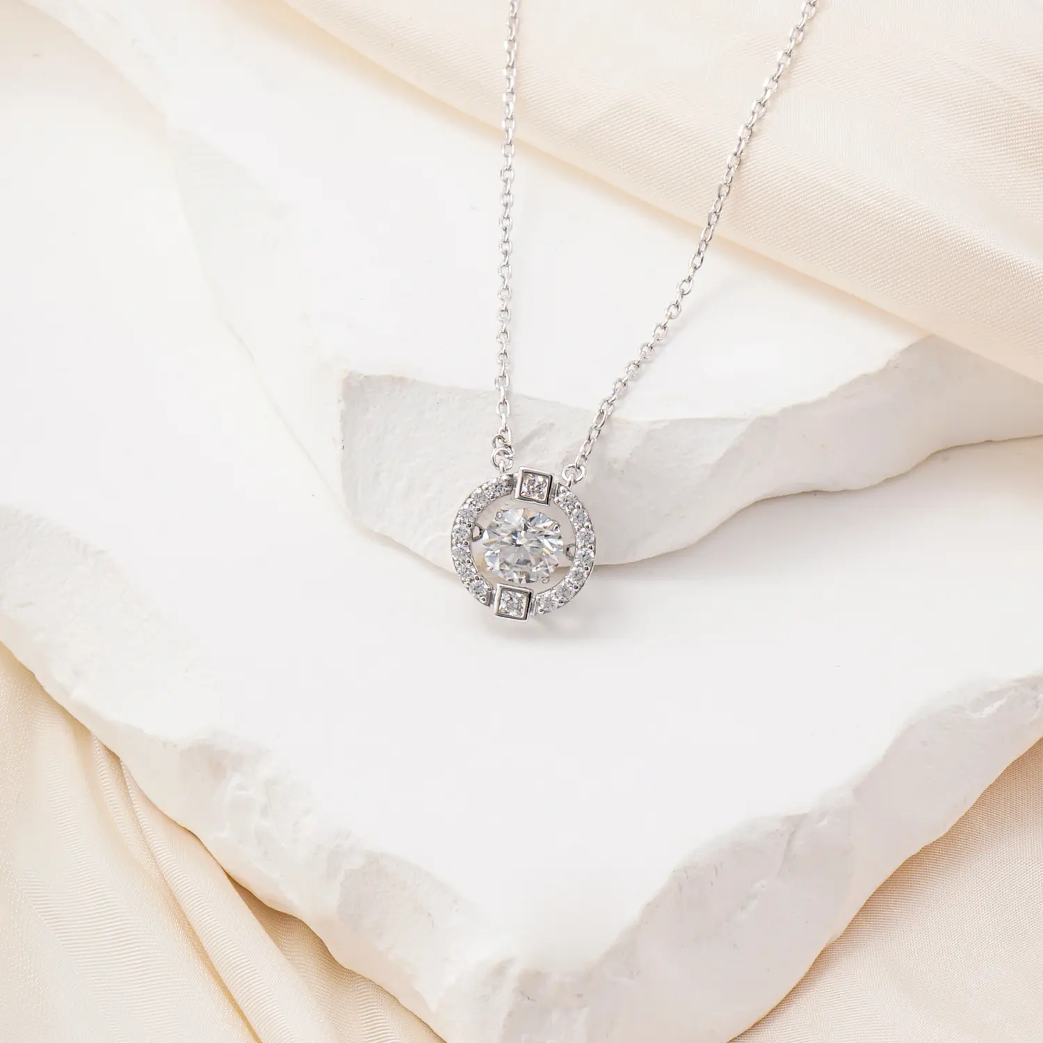 💎✨ A Gift That Sparkles Forever – Halo Moissanite Necklace