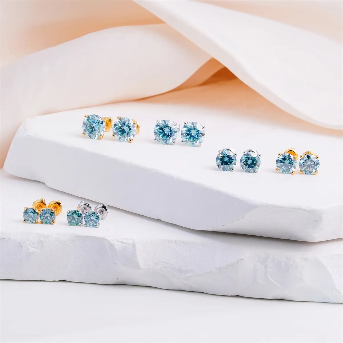 2026 HOT SALE🥳💞50K+ SOLD!✨🔥Hot Sale💎Classic Four-Prong Moissanite Earrings