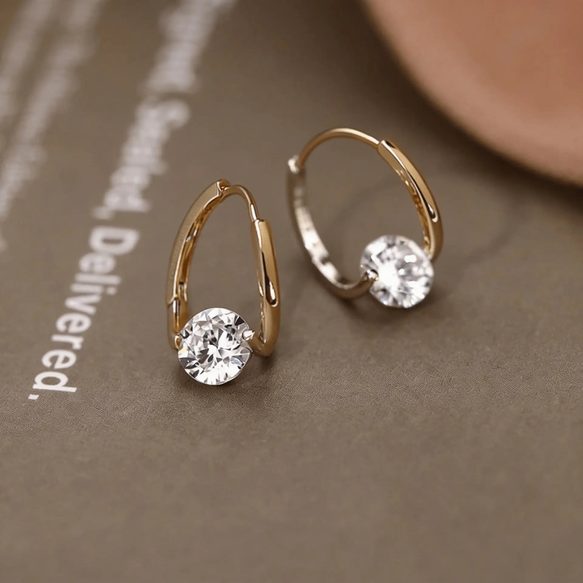 ✨ Timeless Sparkle Hoop Earrings – The Perfect Everyday Shine