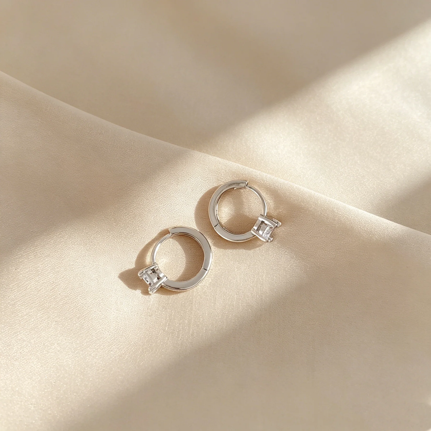 💎4-Prong Round Drop Huggie Earrings