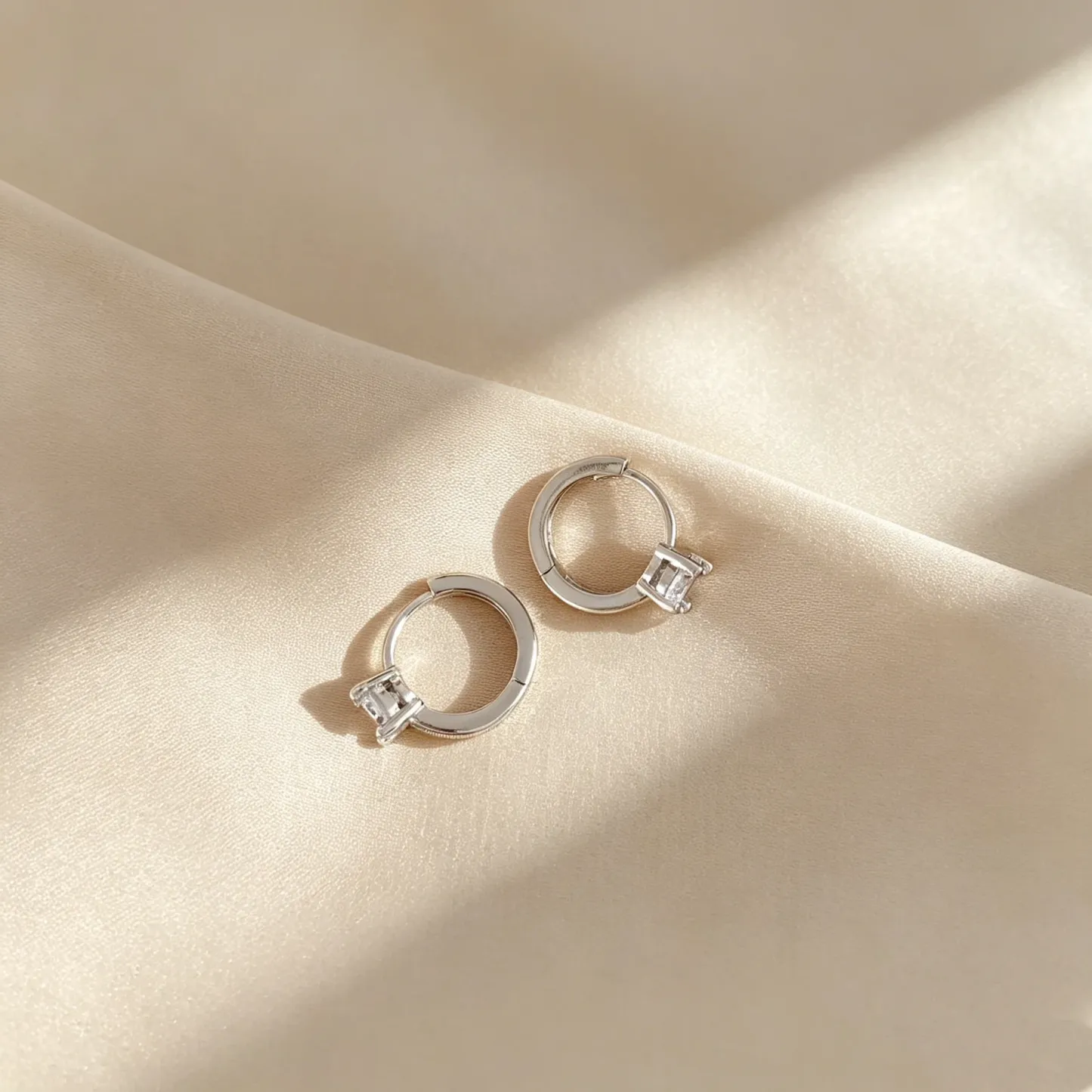 💎4-Prong Round Drop Huggie Earrings