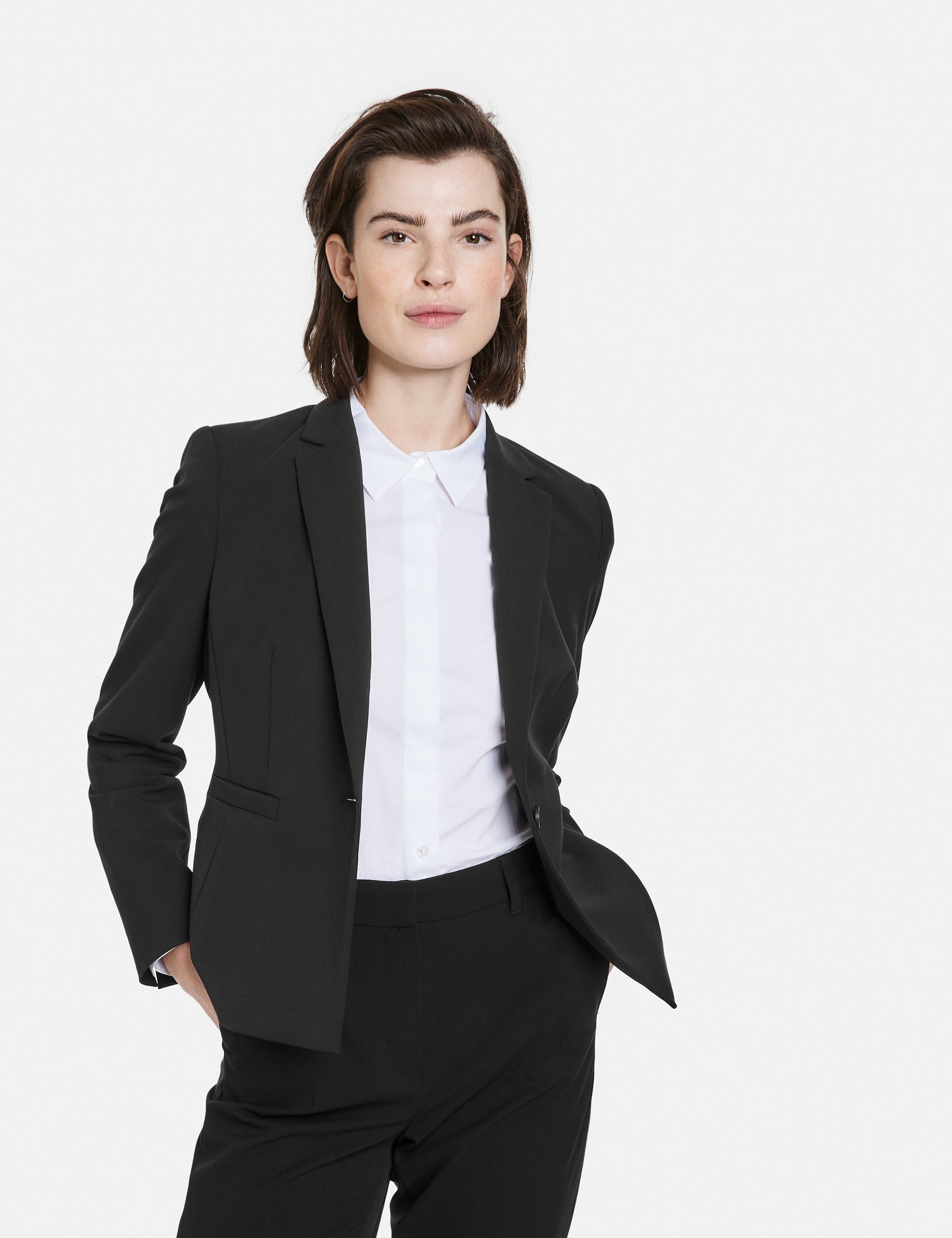Klassischer Blazer aus knitterarmer Qualität