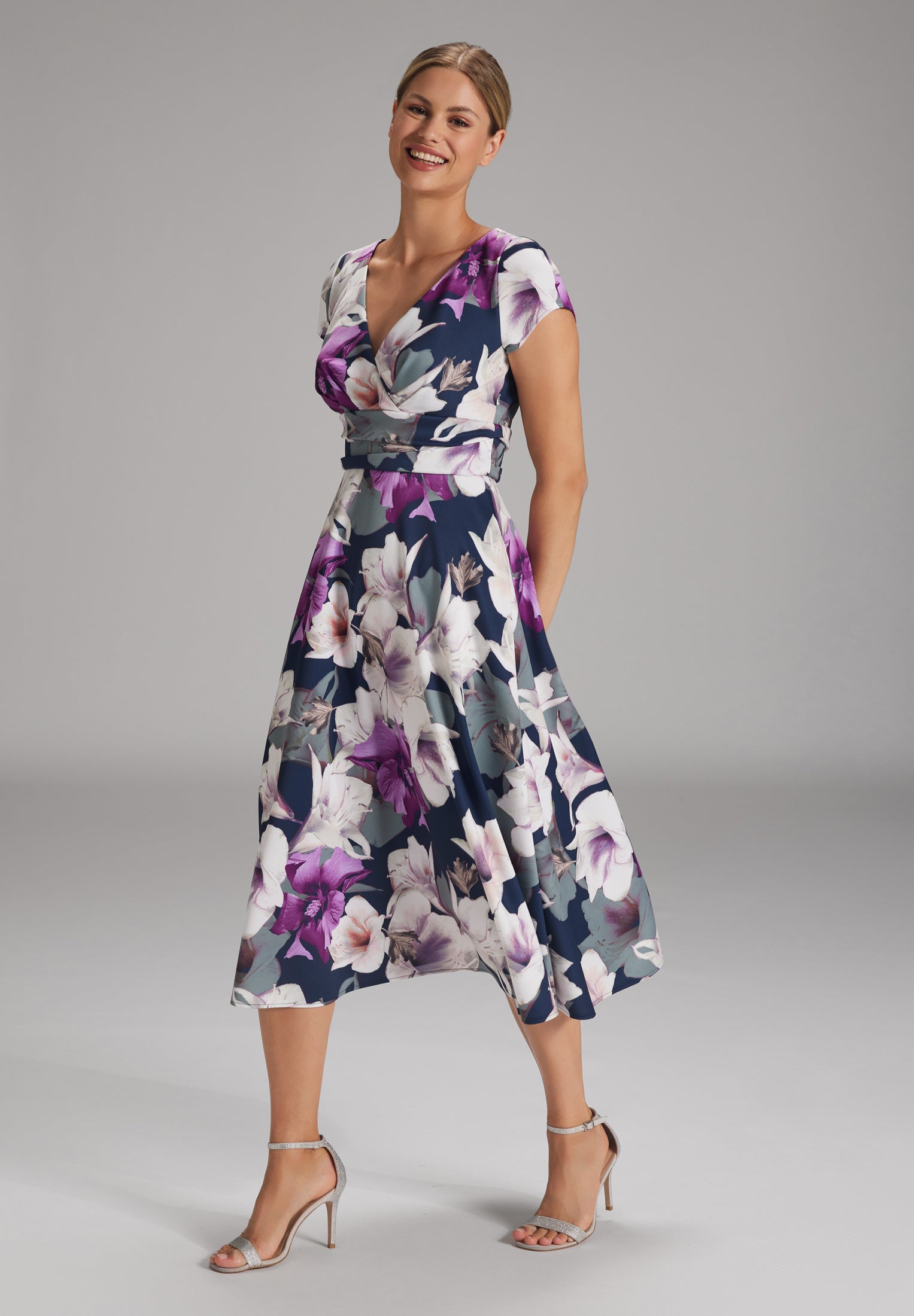 Bedrucktes Scuba-Kleid mit Faltenpasse
