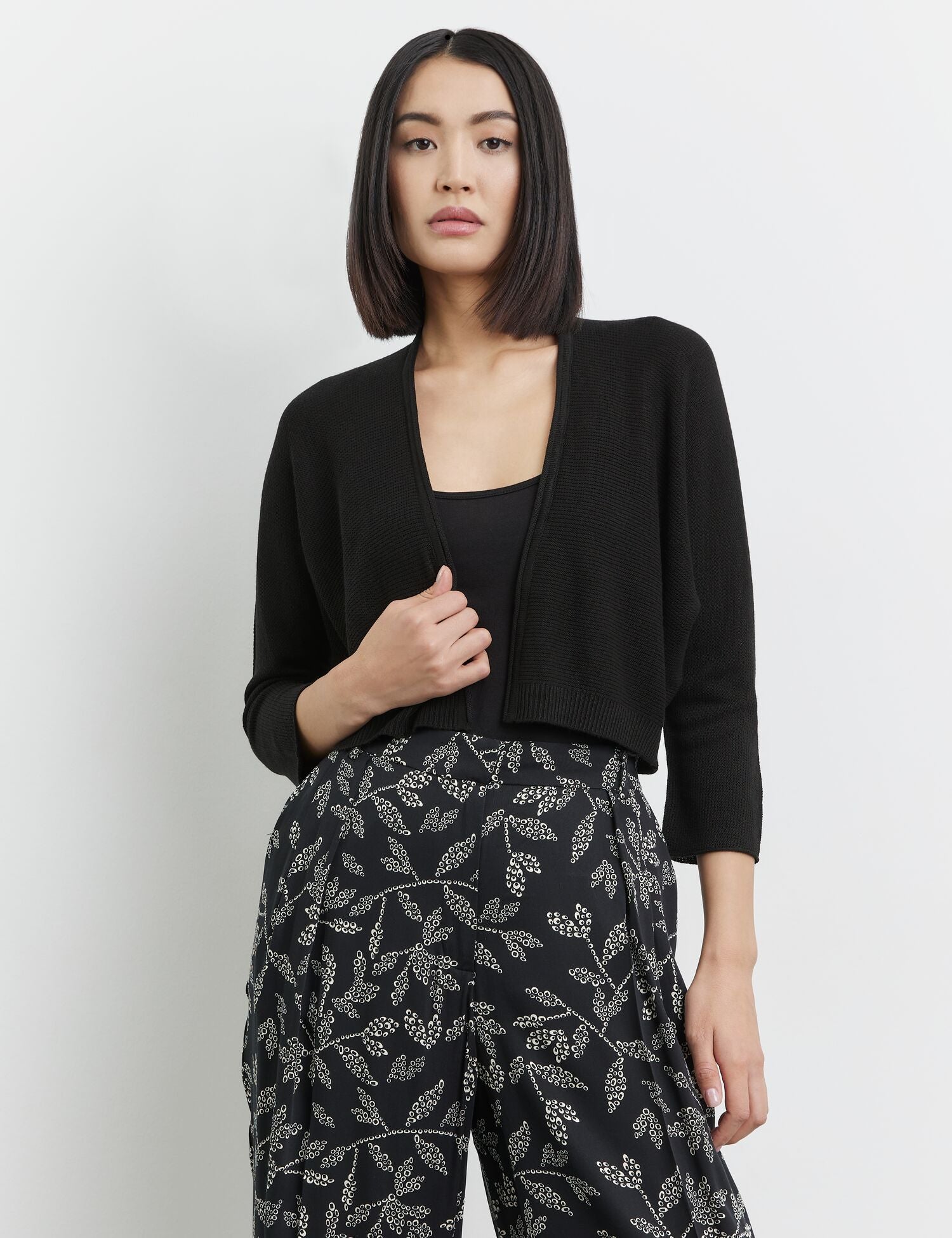 Bolero-Strickjacke mit 3/4 Arm