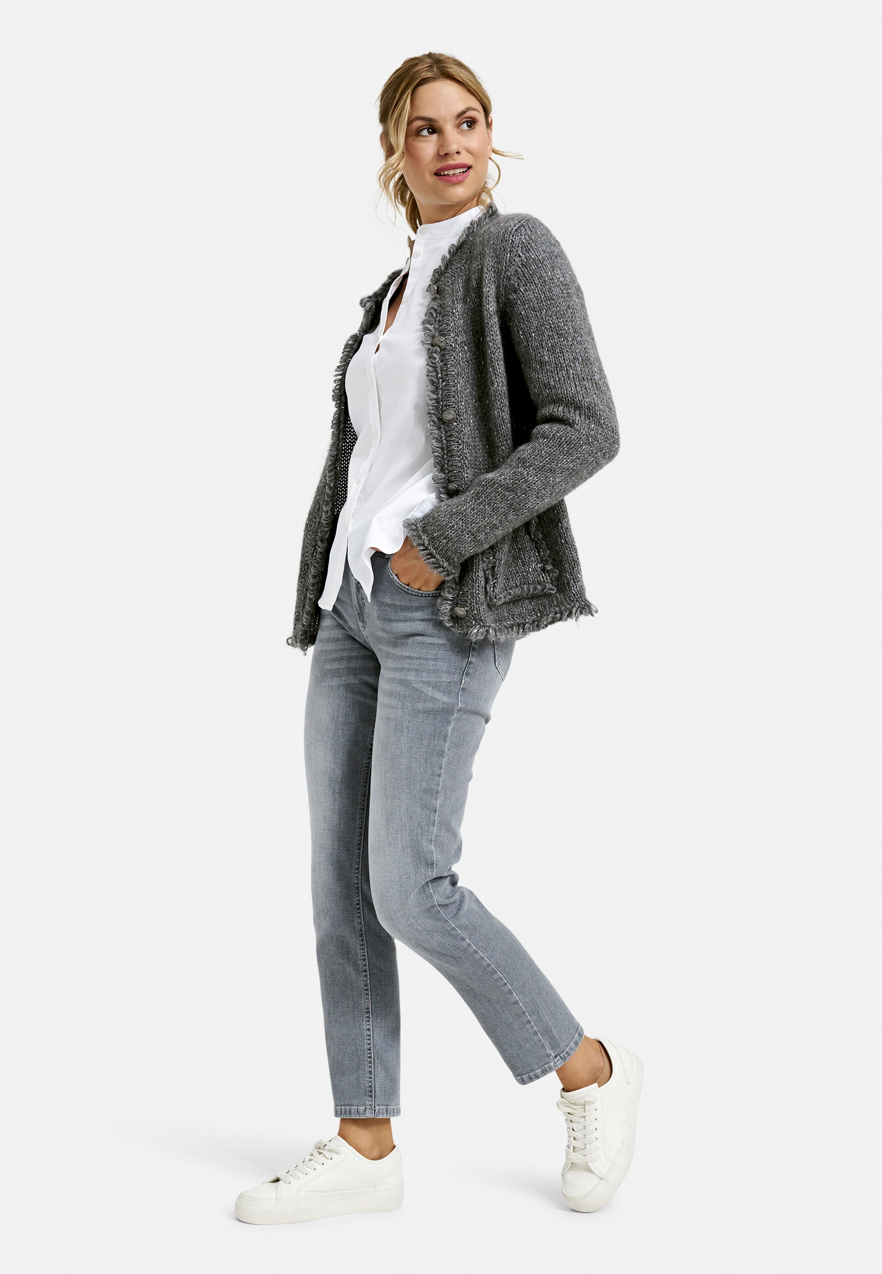 Blouse w stand up collar, placket, rounded hem + 1/1 sleeve