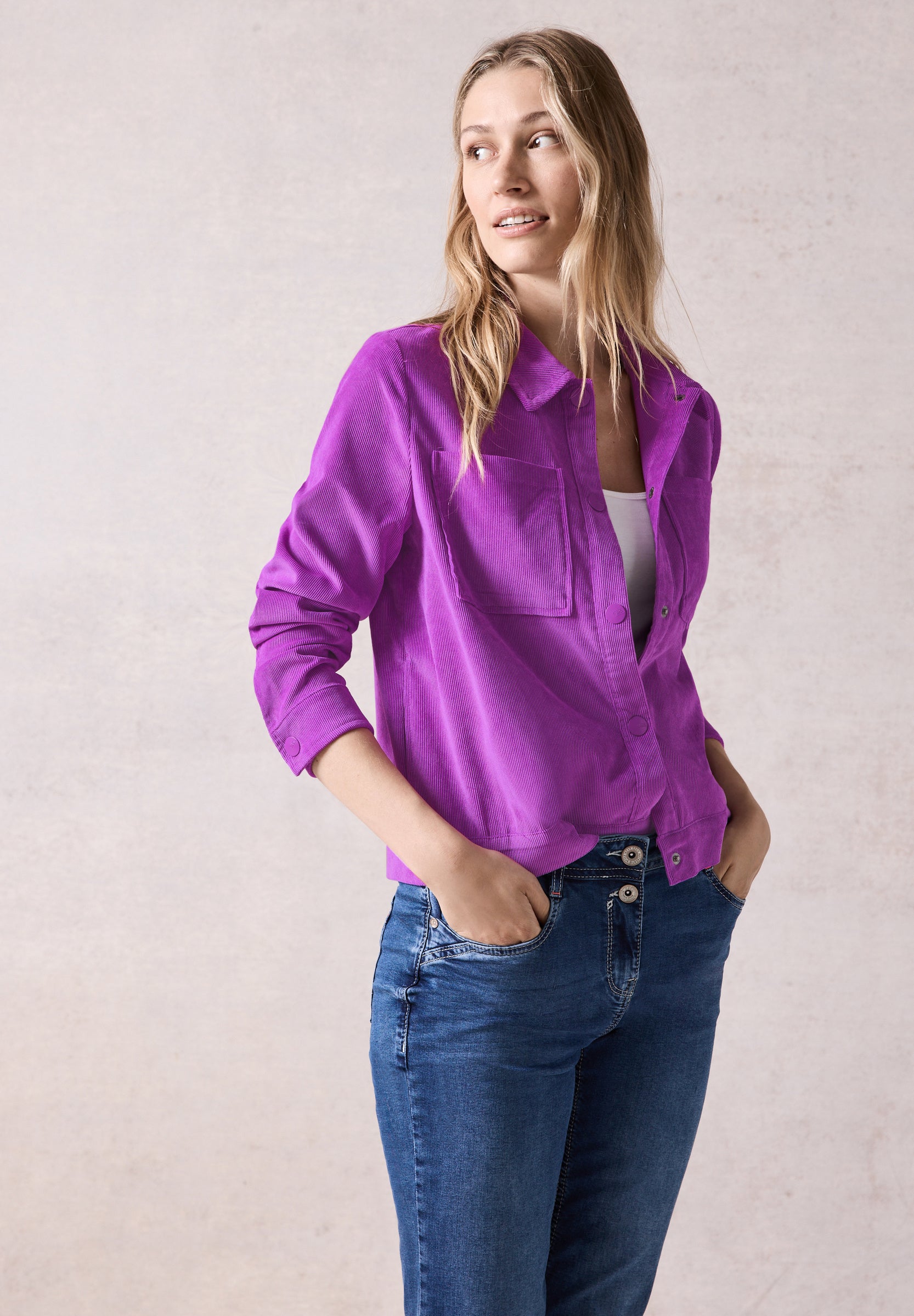 Kurze Cordjacke