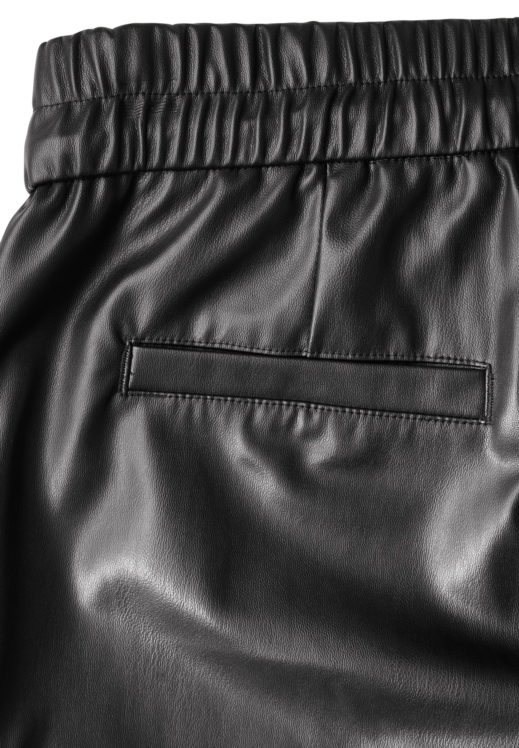 Hose im Leder-Look