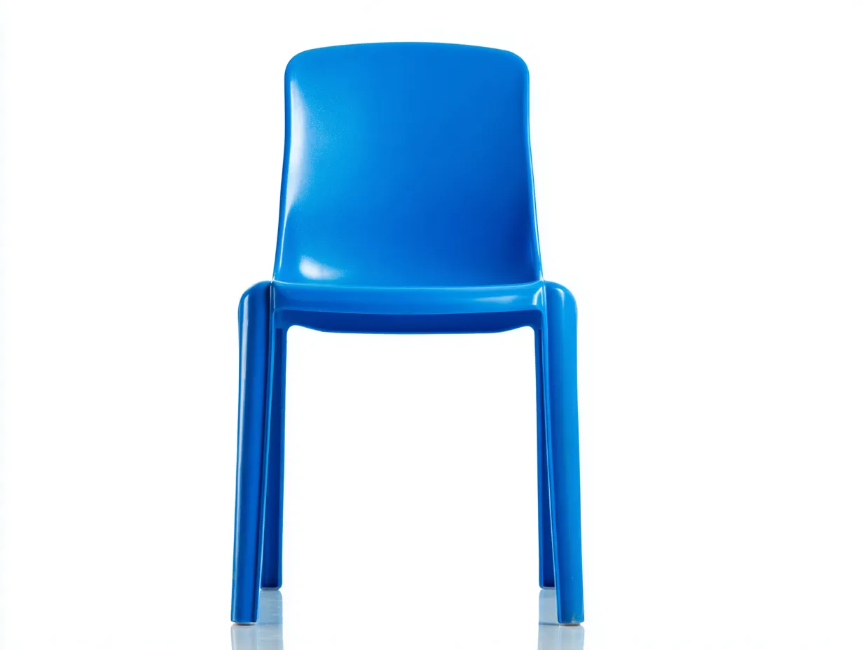 Stuhl aus Kunststoff in Blau - glatte Sitzschale - für den Außenbereich - pflegeleicht und kompakt 45x51x84 cm